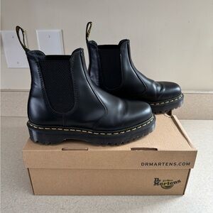 Dr Martens Black Smooth Leather Bex Chelsea 2976. Womens US Size 7, Mens 6 UK 5.